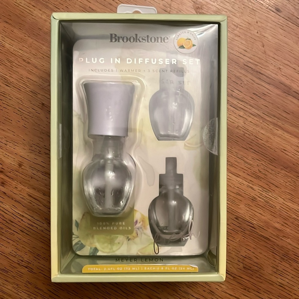 Brookstone plug in diffuser set